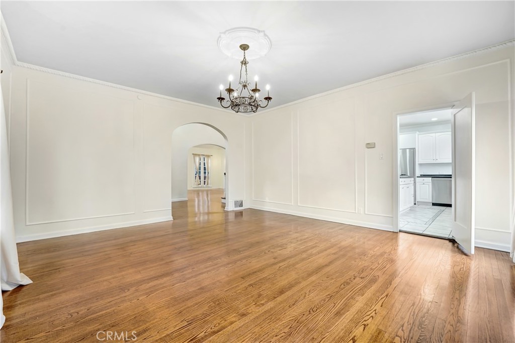 MLS #OC25224176 image #9