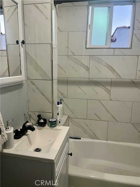 Detail Gallery Image 13 of 18 For 6808 Benson, Huntington Park,  CA 90255 - 2 Beds | 1 Baths