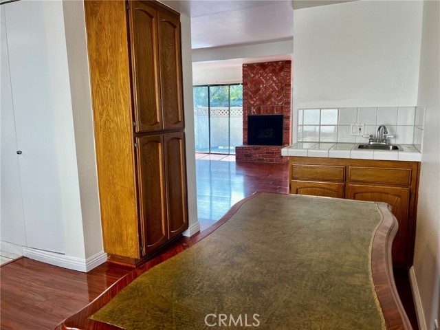 Detail Gallery Image 8 of 40 For 19451 Sherman Way #501,  Reseda,  CA 91335 - 3 Beds | 2/1 Baths