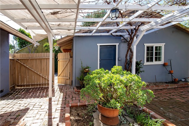 Detail Gallery Image 10 of 57 For 7447 Enfield, Reseda,  CA 91335 - 3 Beds | 2 Baths