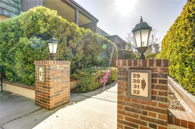 Detail Gallery Image 32 of 64 For 885 S Orange Grove Bld #32,  Pasadena,  CA 91105 - 3 Beds | 2/1 Baths