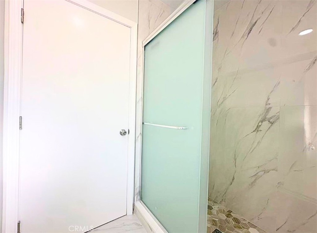 https://media.crmls.org/medias/864d340d-b589-4b0a-908a-21a77845e2ce.jpg?preset=X-Large