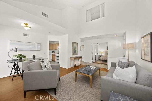 Detail Gallery Image 4 of 26 For 11273 Terra Vista Pkwy #B,  Rancho Cucamonga,  CA 91730 - 3 Beds | 3 Baths