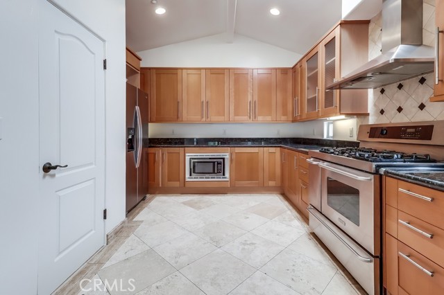 512 N Juanita Avenue, Redondo Beach CA: https://media.crmls.org/medias/864d5266-e51d-4cfe-8d75-18a94c744de4.jpg