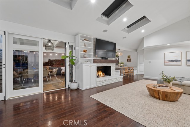 Detail Gallery Image 50 of 73 For 4590 Ensenada Dr, Woodland Hills,  CA 91364 - 3 Beds | 2/1 Baths