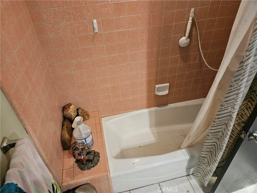 https://media.crmls.org/medias/864dae32-75fd-4478-a97c-b26a143fa0fb.jpg?preset=X-Large