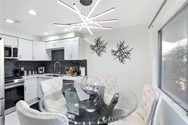 Detail Gallery Image 6 of 19 For 2502 Manhattan Beach #1,  Gardena,  CA 90249 - 2 Beds | 1 Baths