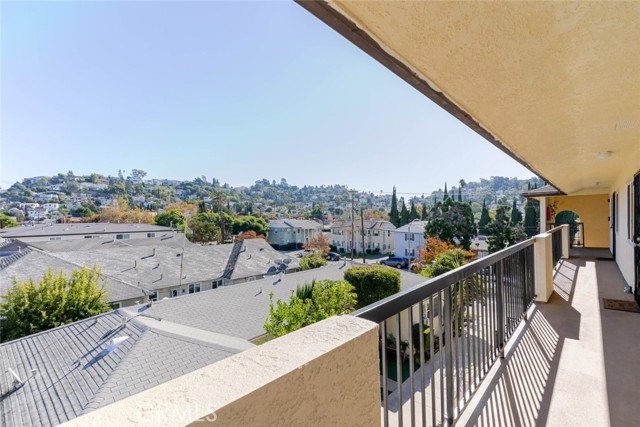 Detail Gallery Image 19 of 26 For 909 E Chevy Chase #9,  Glendale,  CA 91205 - 2 Beds | 2 Baths