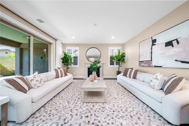 Detail Gallery Image 2 of 11 For 111 Spoke, Irvine,  CA 92618 - 5 Beds | 5/1 Baths