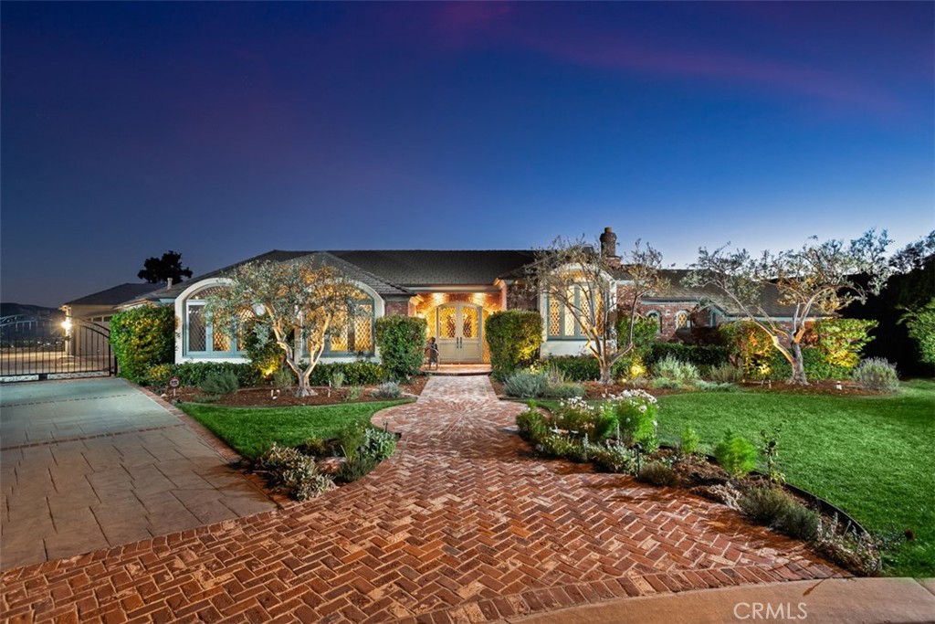 27946 Suffolk Lane
