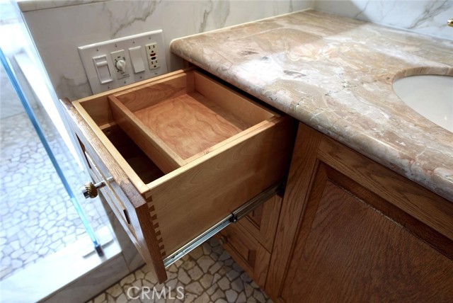Sliding drawer shelf