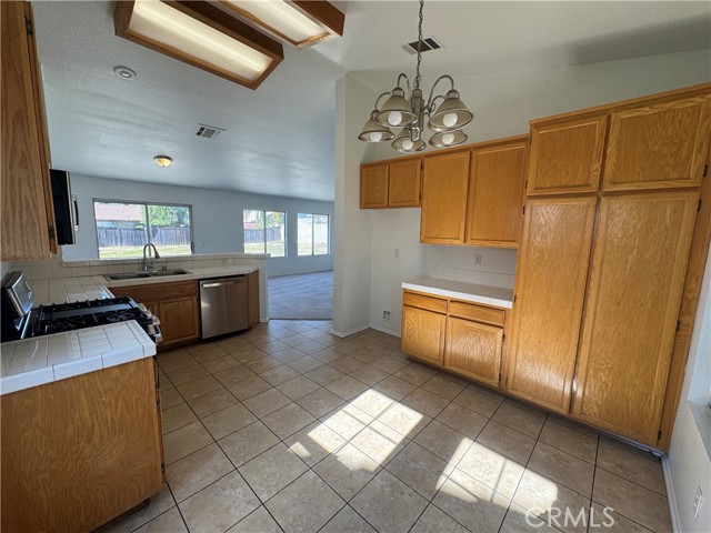 Detail Gallery Image 12 of 51 For 2070 Dayflower Ct, Perris,  CA 92571 - 4 Beds | 2 Baths
