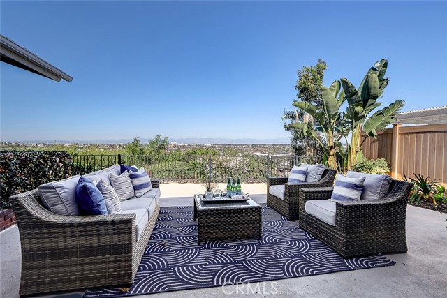 Detail Gallery Image 2 of 42 For 4509 Vista Largo, Torrance,  CA 90505 - 3 Beds | 2 Baths