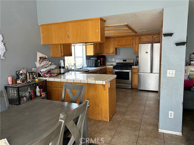 Detail Gallery Image 6 of 23 For 14619 Corey, Victorville,  CA 92394 - 3 Beds | 2 Baths