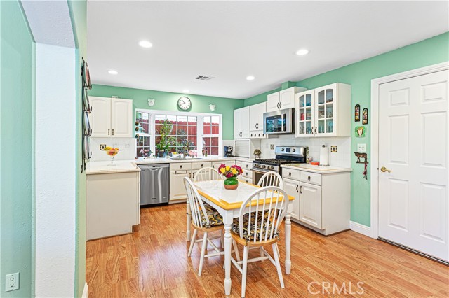 Detail Gallery Image 12 of 57 For 5101 Chateau, Irvine,  CA 92604 - 4 Beds | 3/1 Baths