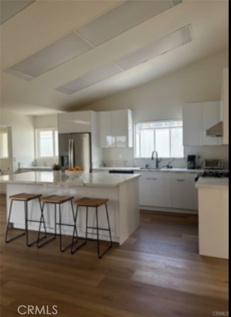 6908 Willowtree Drive, Rancho Palos Verdes CA: https://media.crmls.org/medias/8657b2bf-5660-4c23-a047-885a2c6827ee.jpg