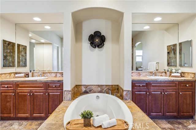 Detail Gallery Image 30 of 74 For 19262 Monterey St, Apple Valley,  CA 92308 - 5 Beds | 5/1 Baths