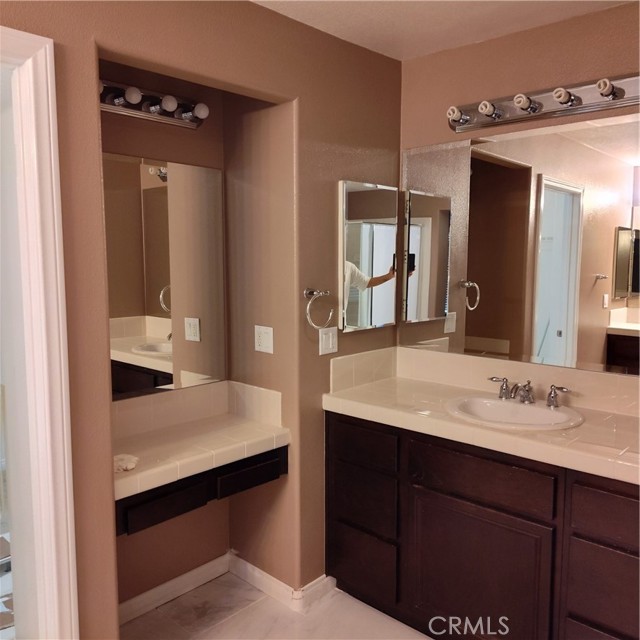 11318 Chinaberry Street, Corona CA: https://media.crmls.org/medias/8659993d-2d60-411f-bf61-74e66144ee26.jpg