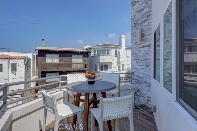 320 23rd Street, Manhattan Beach, California 90266, 3 Bedrooms Bedrooms, ,Residential,Sold,23rd,SB21207459