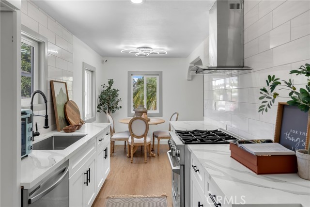 314 N Jackson Street, Santa Ana CA: https://media.crmls.org/medias/865a427a-0f20-4441-8a40-9bc0cf126f11.jpg
