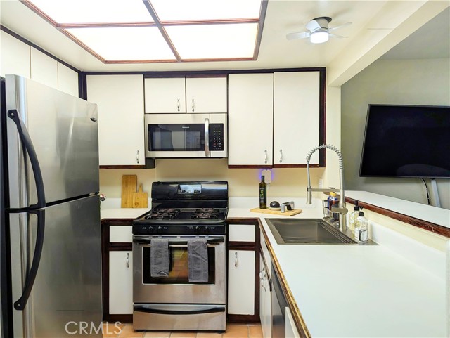 Detail Gallery Image 9 of 13 For 73 Brisa Del Lago, Rancho Santa Margarita,  CA 92688 - 1 Beds | 1 Baths