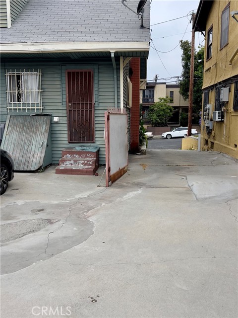 1830 Roosevelt Avenue, Los Angeles, California 90006, 3 Bedrooms Bedrooms, ,1 BathroomBathrooms,Single Family Residence,For Sale,Roosevelt,DW24113842