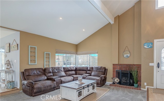 Detail Gallery Image 5 of 43 For 18250 Devonwood Cir, Fountain Valley,  CA 92708 - 3 Beds | 2 Baths