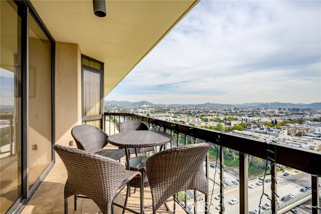 Detail Gallery Image 36 of 65 For 222 Monterey Rd #1603,  Glendale,  CA 91206 - 2 Beds | 2 Baths