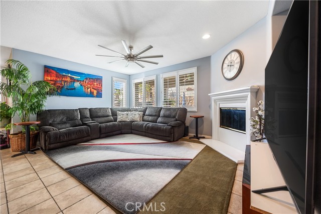 Detail Gallery Image 15 of 53 For 40755 Knollwood Ct, Palmdale,  CA 93551 - 5 Beds | 4 Baths