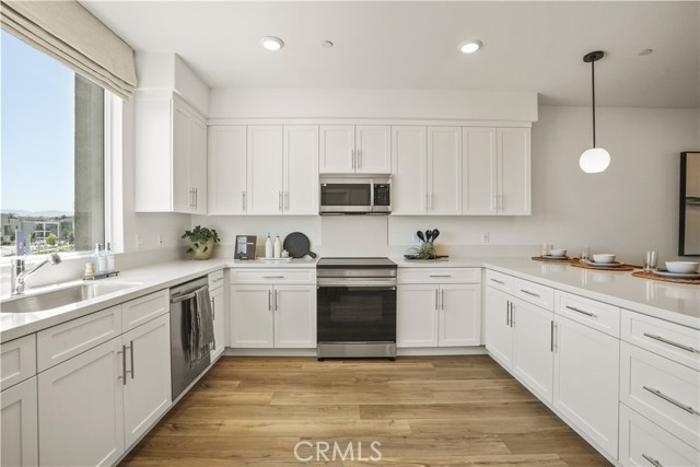 Detail Gallery Image 8 of 18 For 27306 Bear Creek Ln, Valencia,  CA 91381 - 3 Beds | 3/1 Baths