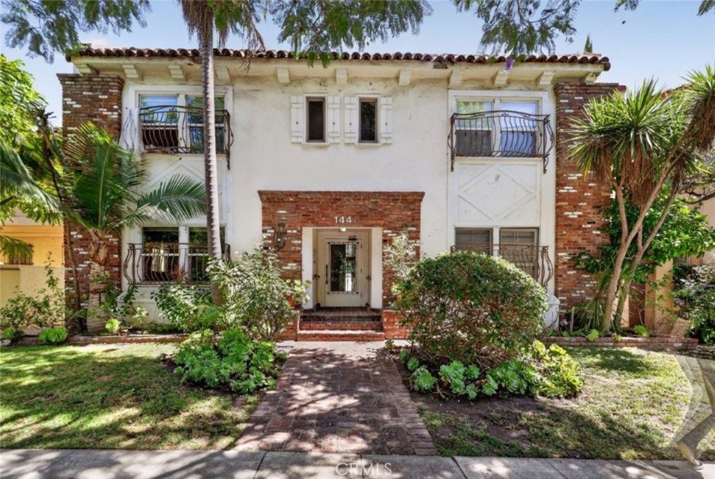 Apartment at 144 N La Peer Drive
