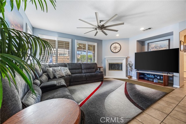 Detail Gallery Image 14 of 53 For 40755 Knollwood Ct, Palmdale,  CA 93551 - 5 Beds | 4 Baths