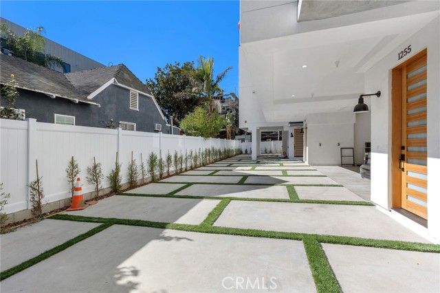 1255 North Gower Street photo 14