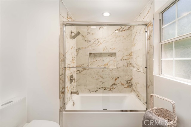 Detail Gallery Image 25 of 54 For 7713 Aura Ave, Reseda,  CA 91335 - 5 Beds | 2/1 Baths