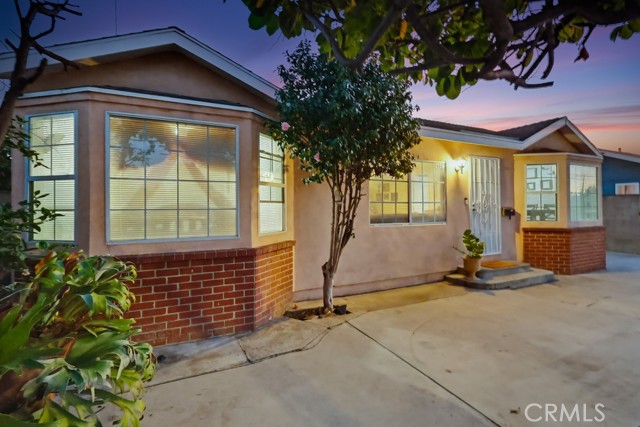 4322 W 105th Street, Inglewood CA: https://media.crmls.org/medias/8663ab63-964f-46e3-b417-816eb606470b.jpg