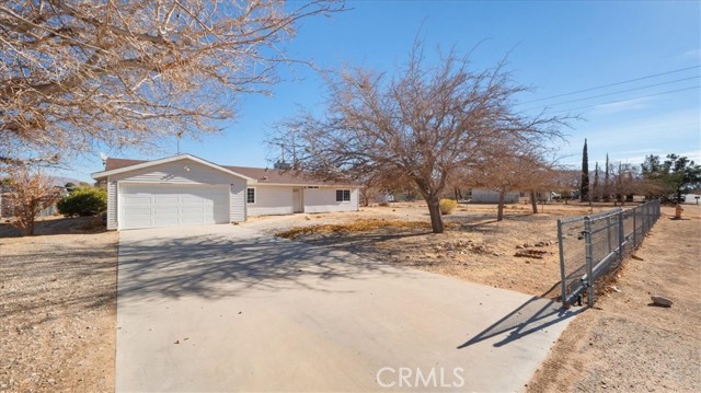 Detail Gallery Image 2 of 21 For 11911 Chimayo Rd, Apple Valley,  CA 92308 - 3 Beds | 2 Baths