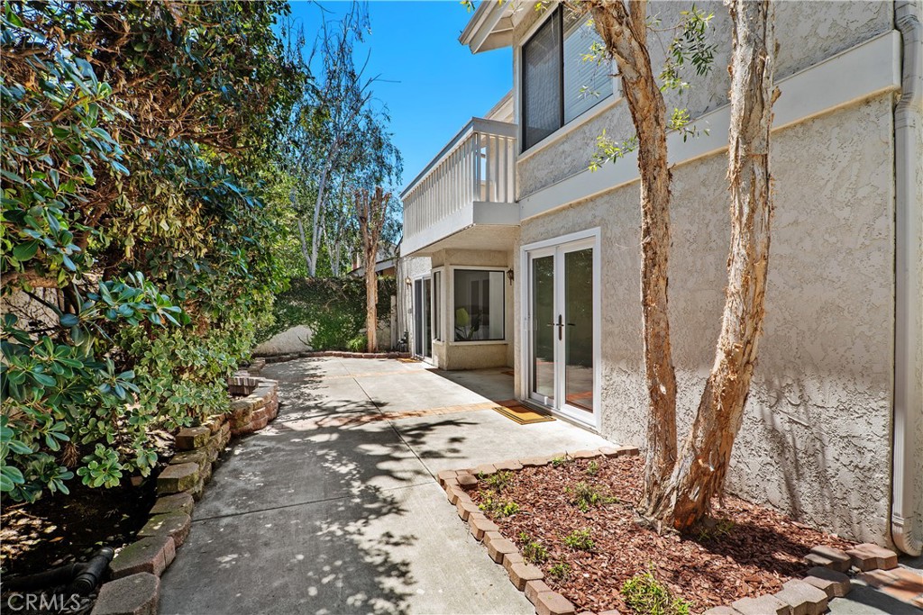 https://media.crmls.org/medias/86649836-8cd5-4332-be69-36f7ed5f7165.jpg?preset=X-Large