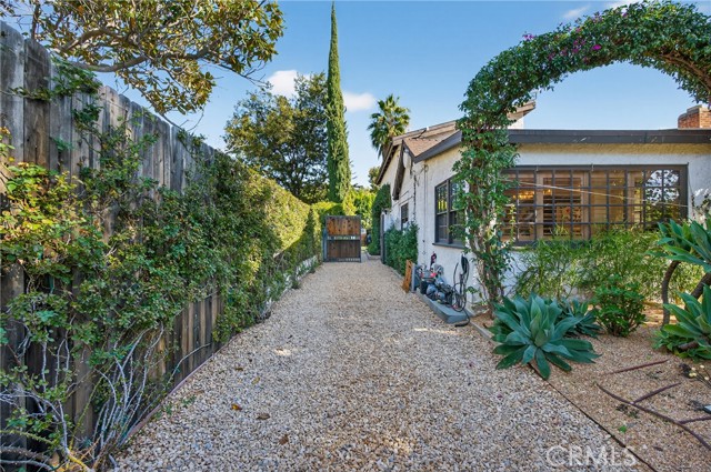 Detail Gallery Image 62 of 75 For 5526 Fulton, Sherman Oaks,  CA 91401 - 3 Beds | 3 Baths