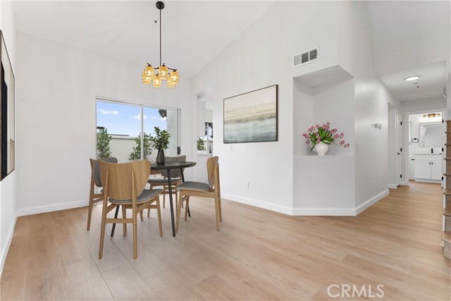 Detail Gallery Image 4 of 28 For 13677 Crawford Ct, Fontana,  CA 92336 - 3 Beds | 2/1 Baths