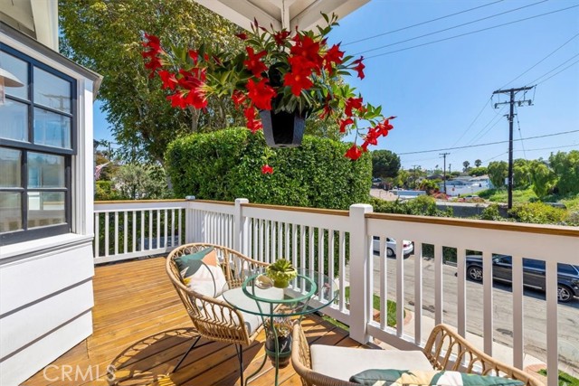 593 26th Street, Manhattan Beach, California 90266, 3 Bedrooms Bedrooms, ,2 BathroomsBathrooms,Residential,Sold,26th,SB22189948