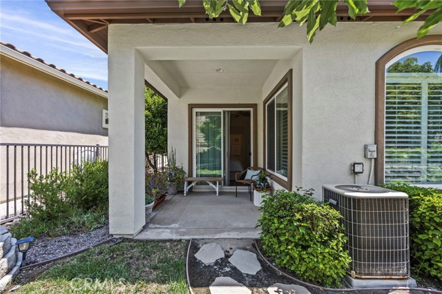 9121 Wooded Hill Drive, Corona CA: https://media.crmls.org/medias/8666b6db-6afb-4854-b951-ba4079ea3c47.jpg