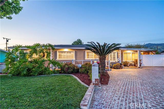 2033 E Duell Street, Glendora CA: https://media.crmls.org/medias/8666c9c9-0266-4620-88f8-263d8e4c0c35.jpg