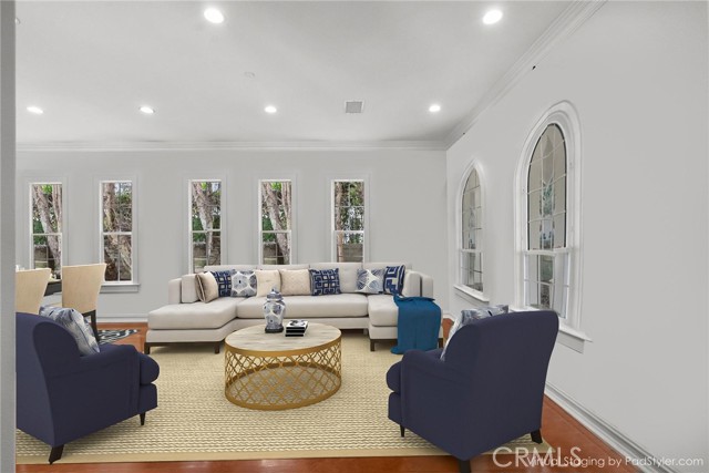 6 Boardwalk, Newport Beach CA: https://media.crmls.org/medias/866778bd-88eb-4c08-8ac6-c8fd0032aad6.jpg