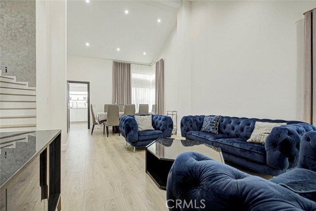 Detail Gallery Image 13 of 63 For 28030 Kenton, Saugus,  CA 91350 - 5 Beds | 3 Baths