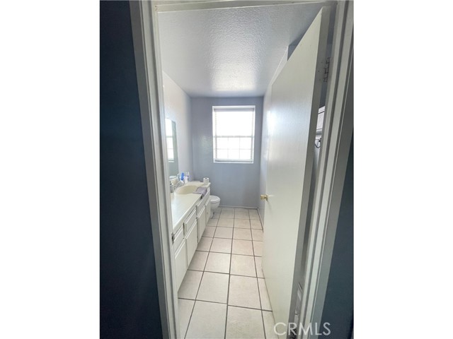 11557 Oakwood, Fontana CA: https://media.crmls.org/medias/866807e3-af68-49dd-9176-7e91d05bbf67.jpg