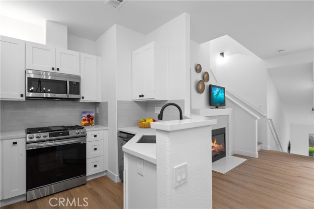 Detail Gallery Image 2 of 28 For 7920 E Menton, Anaheim Hills,  CA 92808 - 1 Beds | 1/1 Baths