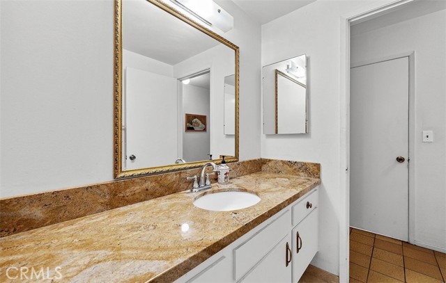 5340 Edgeware Drive, Calabasas CA: https://media.crmls.org/medias/8669eda1-ab25-4ce0-93a8-b809f17b86bc.jpg