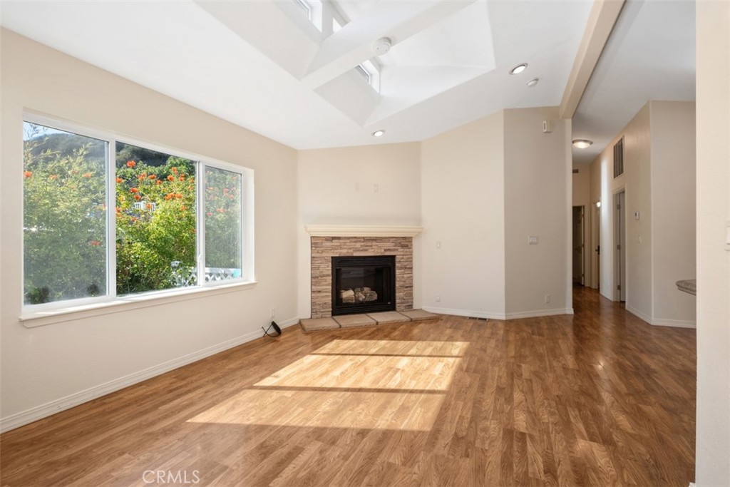 MLS #OC25252846 image #8