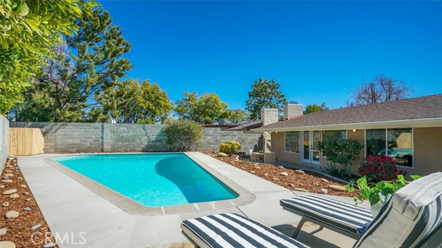 16347 Tupper Street, North Hills CA: https://media.crmls.org/medias/866a55b6-046c-44ea-be1a-a8a7397afeb7.jpg