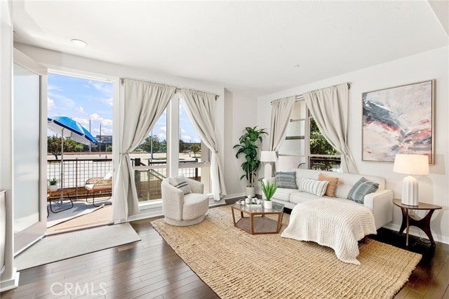 2 Bed Home for Sale in Hawthorne, California